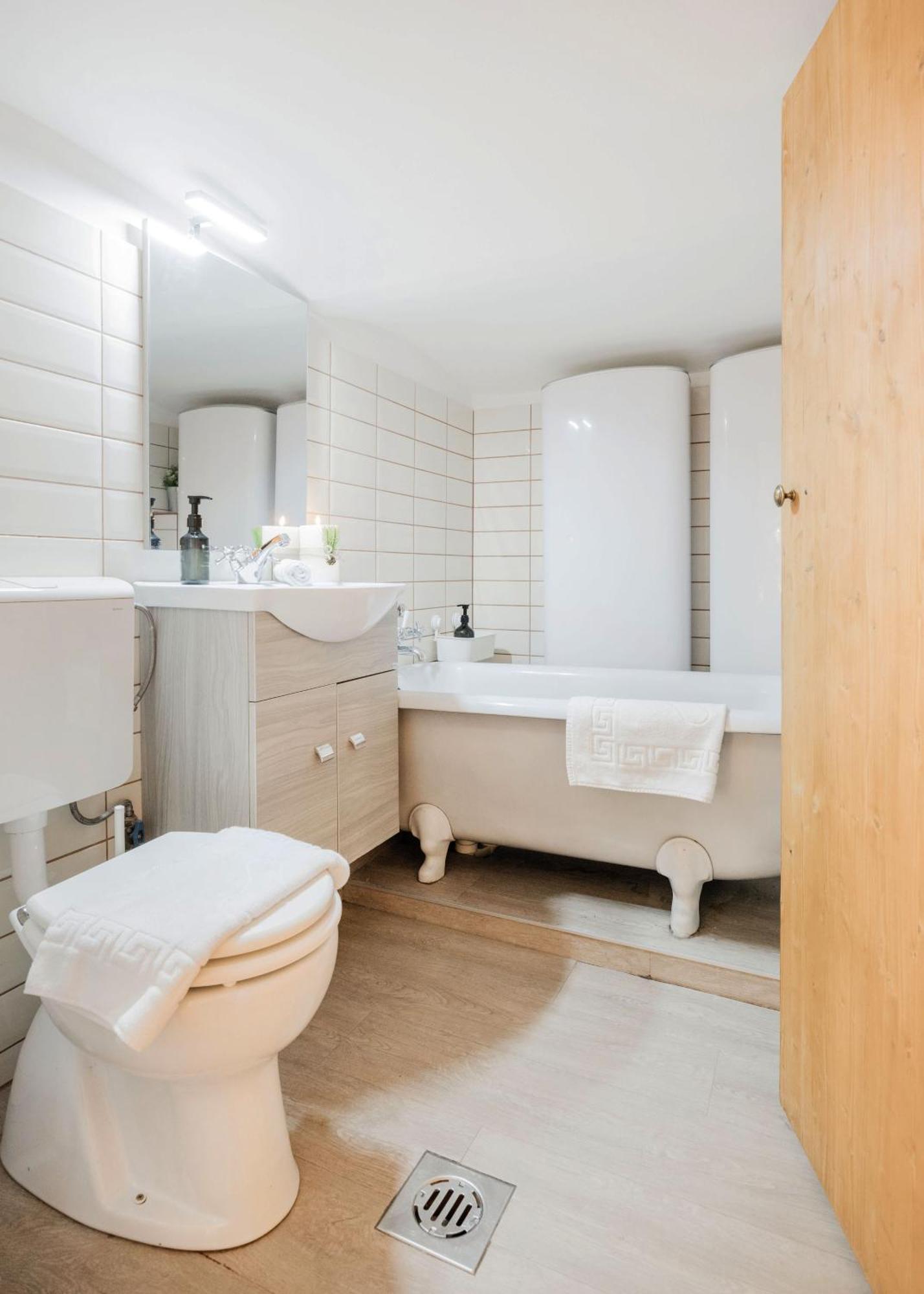 Wellness Wonderland: Garden, Sauna, Jacuzzi In Cbd Budapest Exterior foto