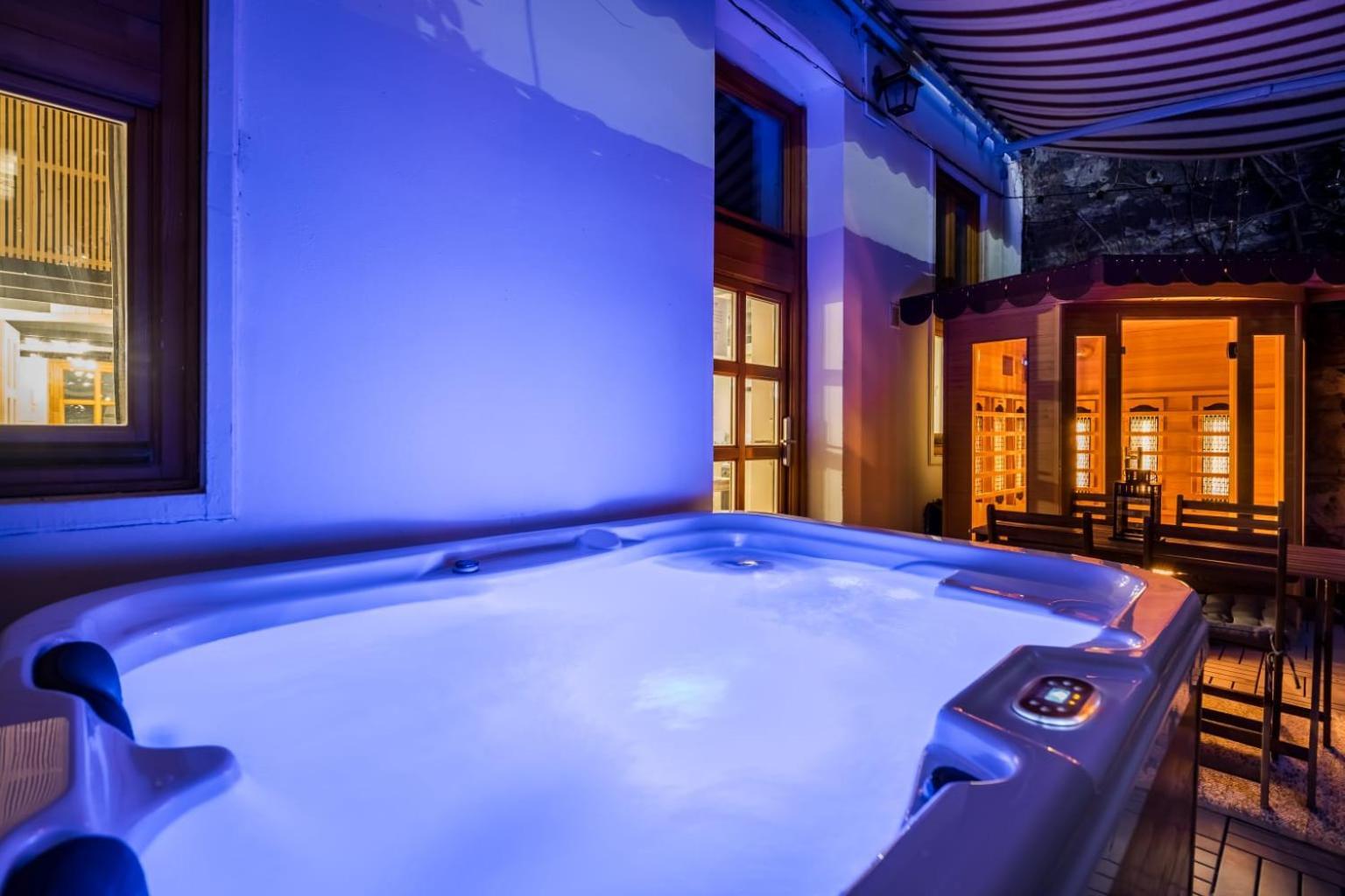 Wellness Wonderland: Garden, Sauna, Jacuzzi In Cbd Budapest Exterior foto