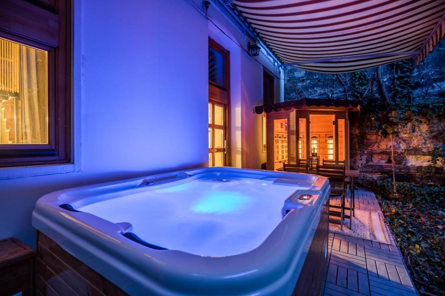 Wellness Wonderland: Garden, Sauna, Jacuzzi In Cbd Budapest Exterior foto