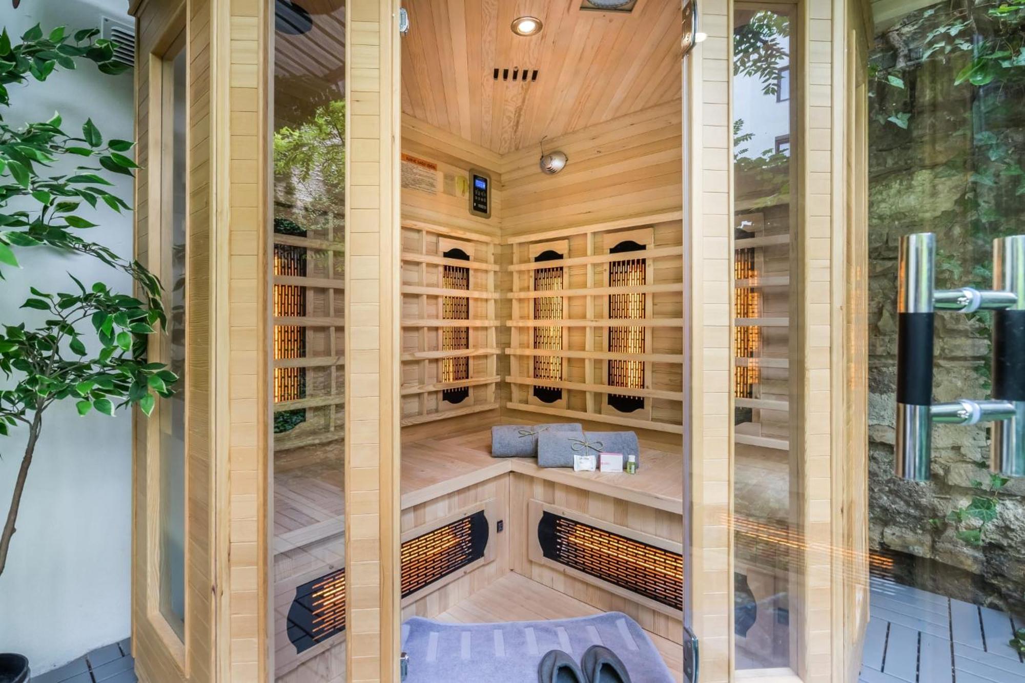 Wellness Wonderland: Garden, Sauna, Jacuzzi In Cbd Budapest Exterior foto
