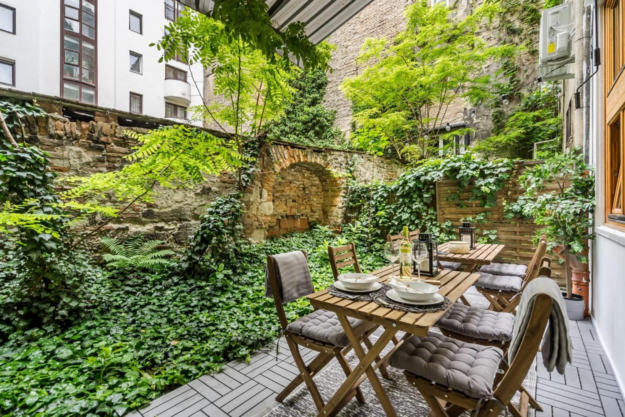 Wellness Wonderland: Garden, Sauna, Jacuzzi In Cbd Budapest Exterior foto