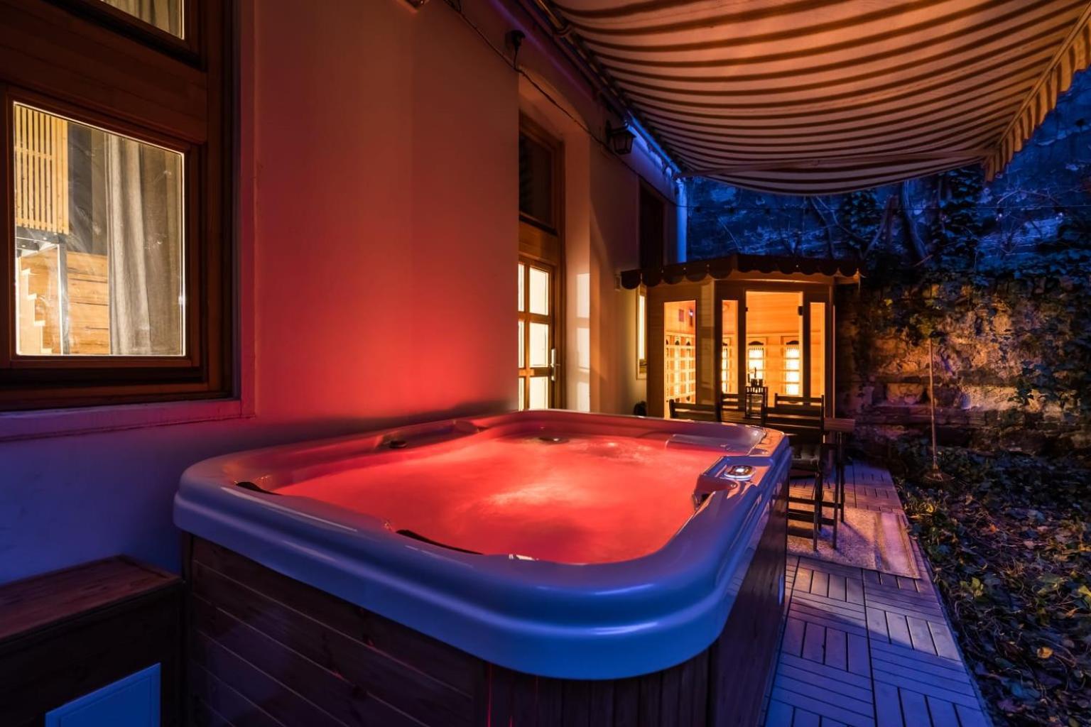 Wellness Wonderland: Garden, Sauna, Jacuzzi In Cbd Budapest Exterior foto